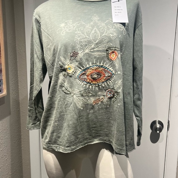 embossed boho top by kyla seo - Picture 2 of 11